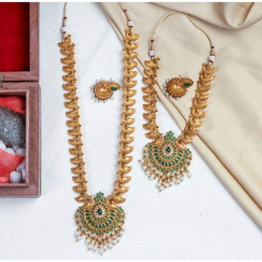 Twinkling Stylish And Elegent Temple Jewellery Set