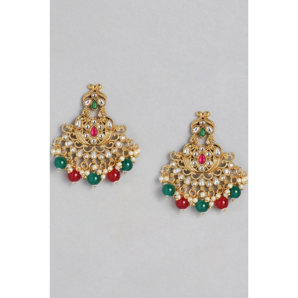 Dazzling Gold Plated Alloy Kundan Earrings and Mangtikka