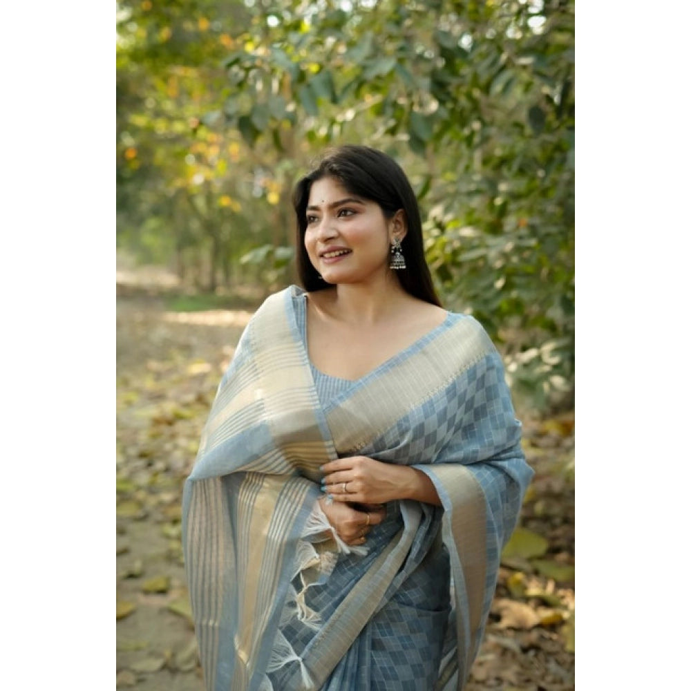 Astonishing Women's Silk Blend Checked Saree With Blouse Piece