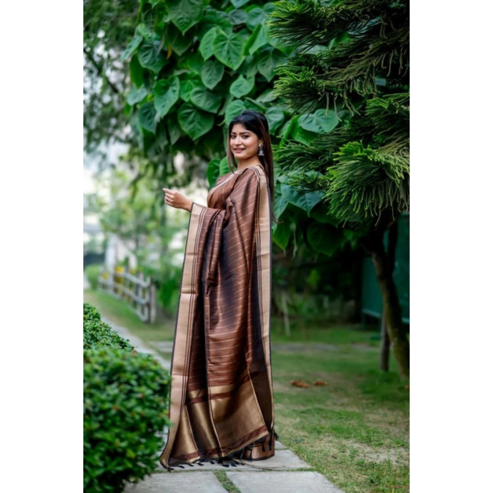 Facinating Women's Faux Banarasi Lining Pattern Saree With Blouse Piece