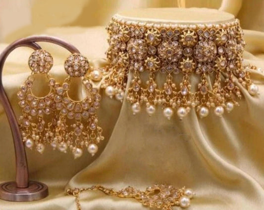 Gracious Alloy Choker Jewellery Set
