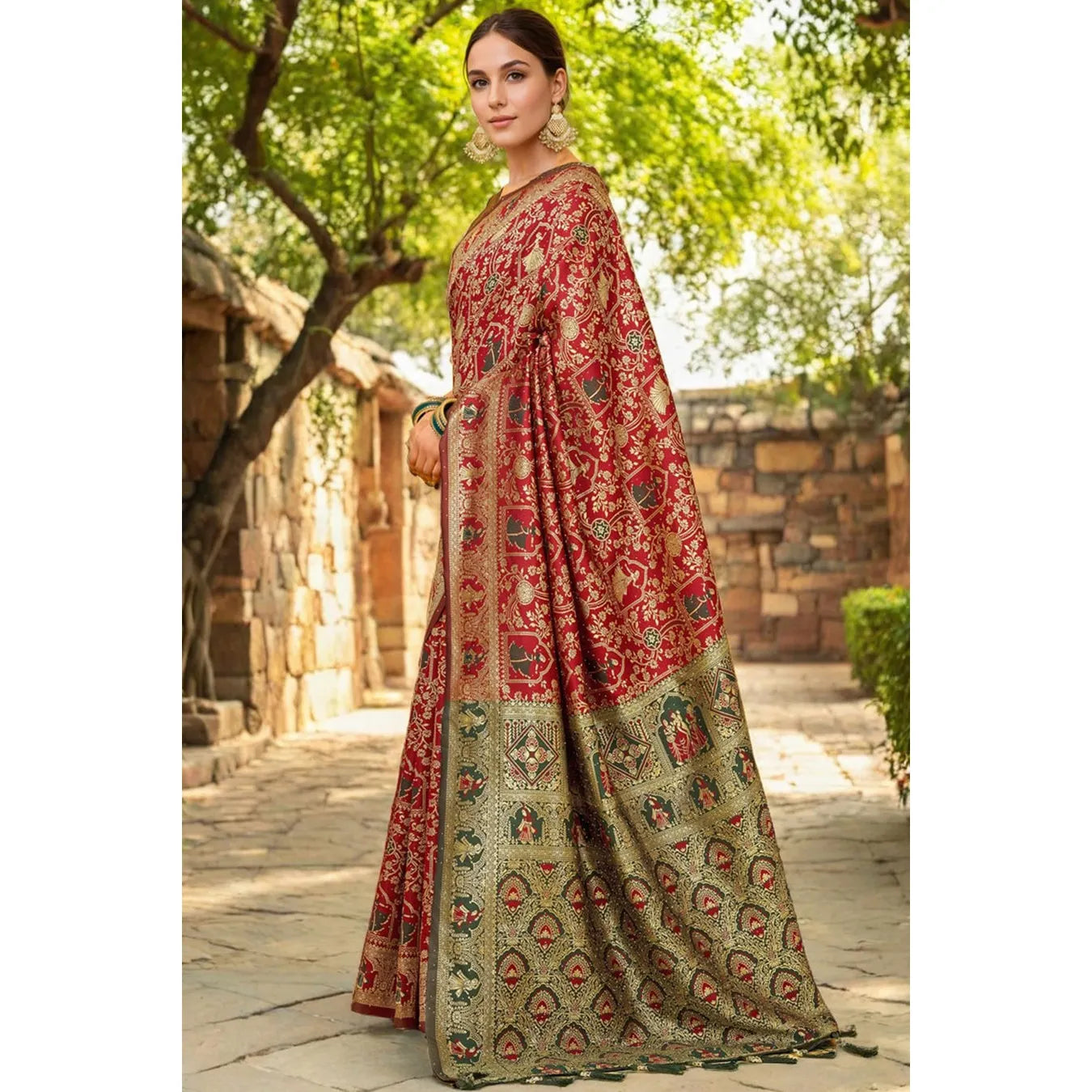 Fashionable Women's Silk Blend Woven Paithani Saree With Blouse Piece