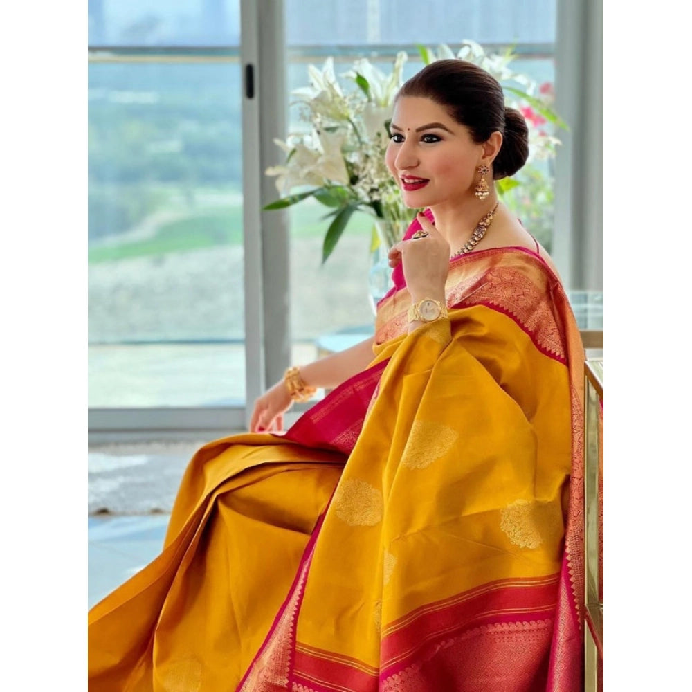 Gracious Women's Litchi silk Printed Saree With Unstitched Blouse