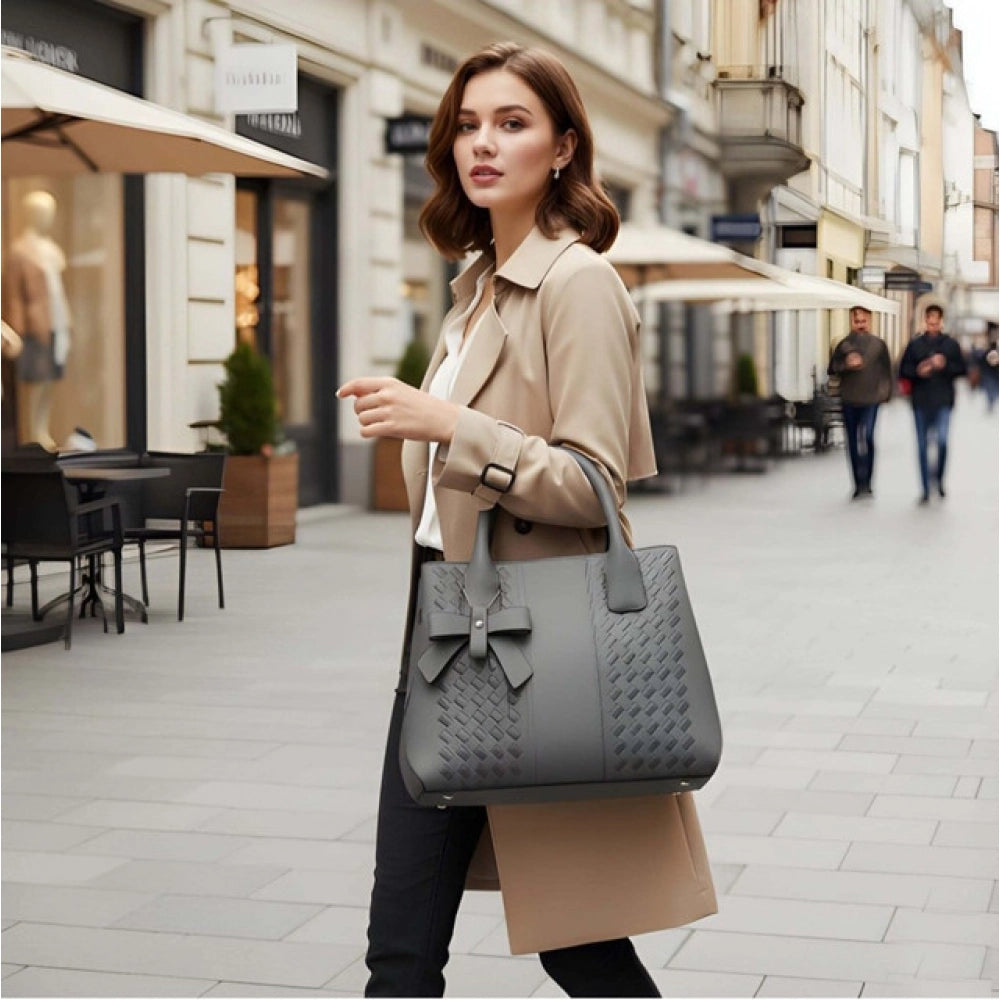 Snazzy Women's PU Leather Solid Shoulder Zipper Handbag