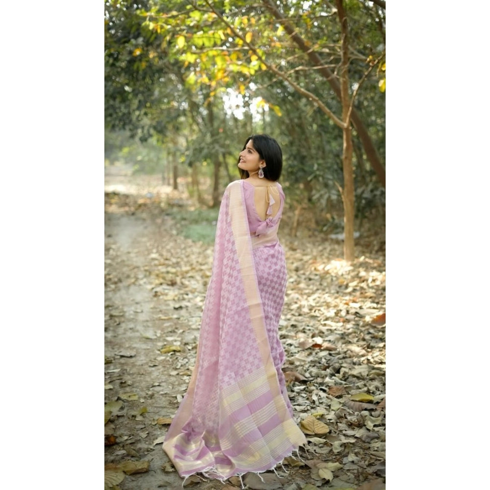 Astonishing Women's Silk Blend Checked Saree With Blouse Piece