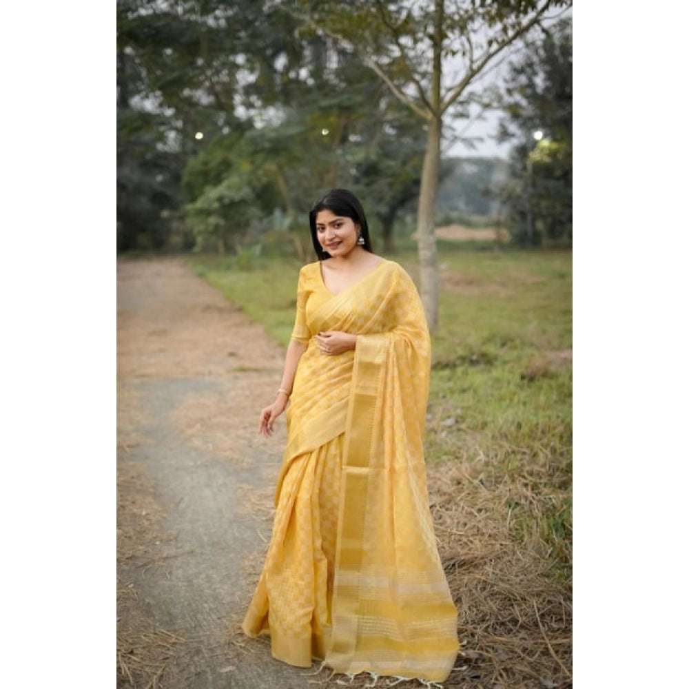 Astonishing Women's Silk Blend Checked Saree With Blouse Piece