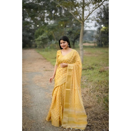 Astonishing Women's Silk Blend Checked Saree With Blouse Piece