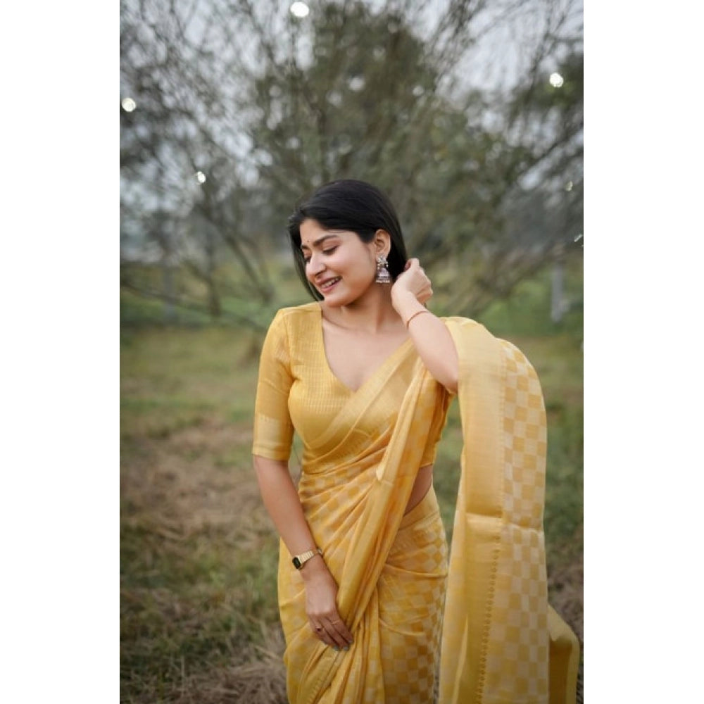 Astonishing Women's Silk Blend Checked Saree With Blouse Piece