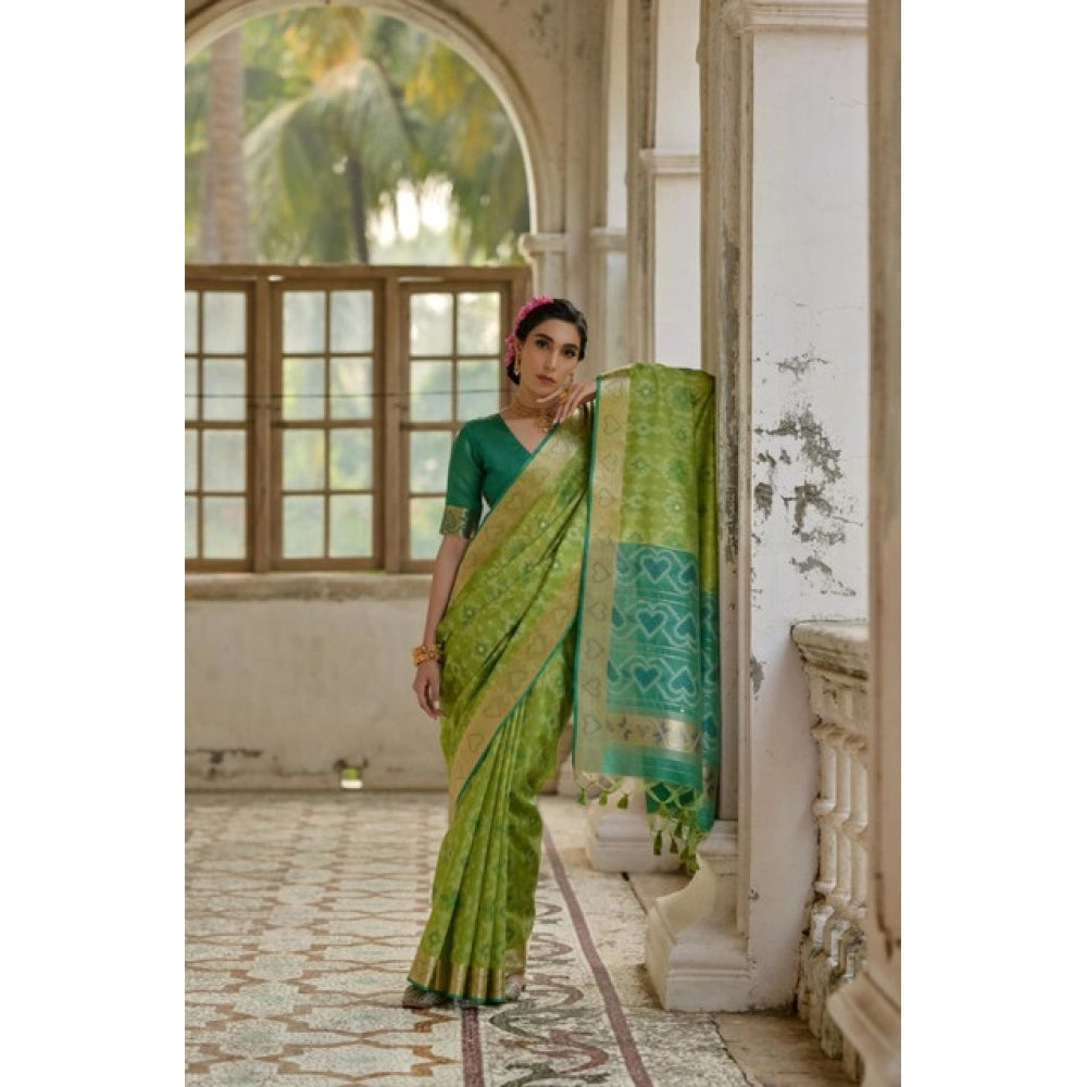 Fabulous Women's Silk Blend Ethnic Ikat Pattern Saree With Blouse Piece