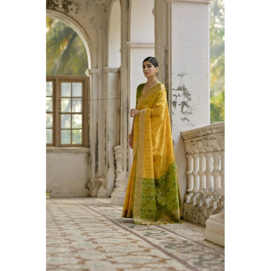 Fabulous Women's Silk Blend Ethnic Ikat Pattern Saree With Blouse Piece