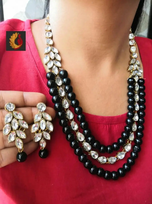 Magnificient Kundan Beads Jewellery Set
