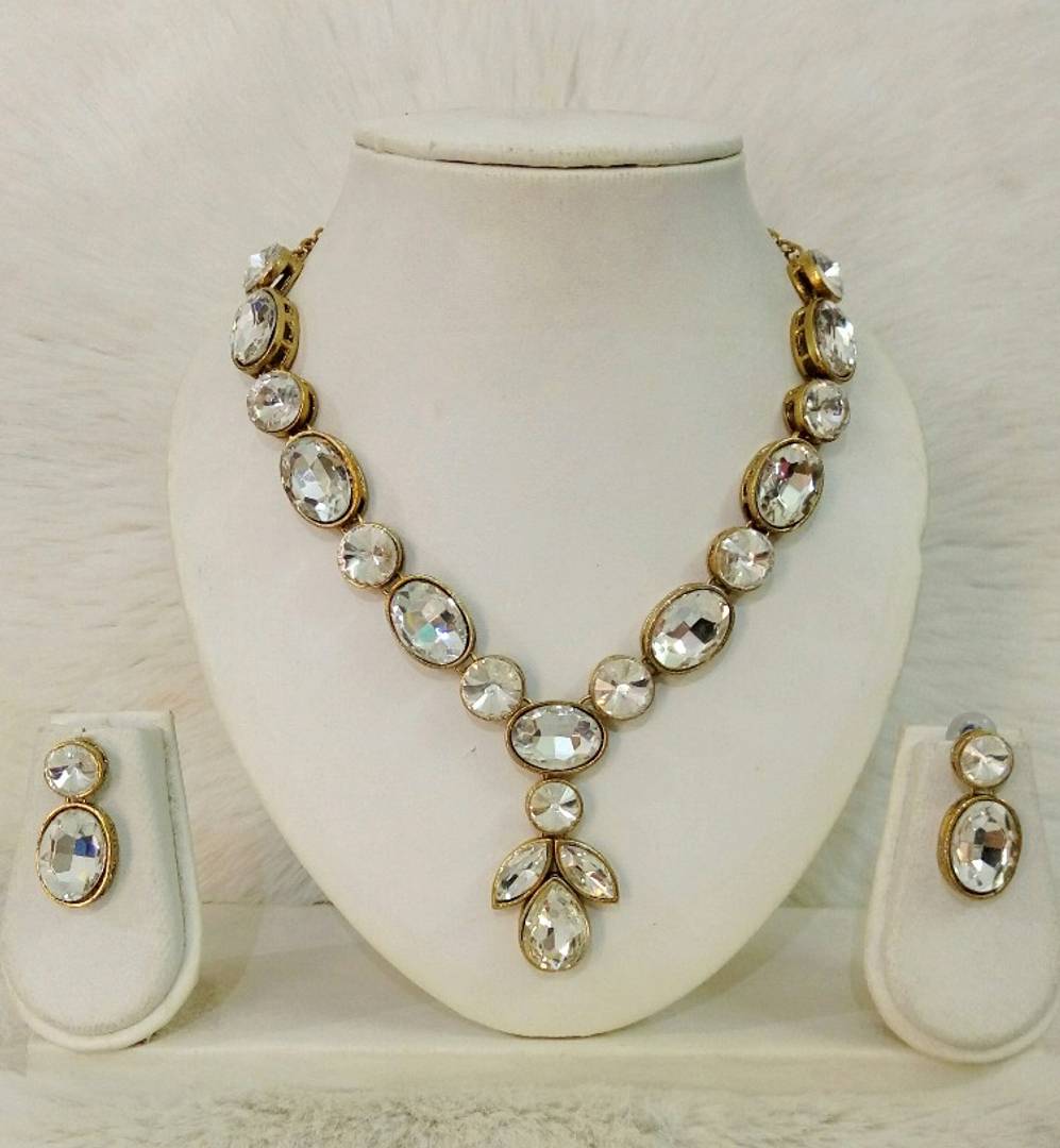 Alloy Kundan Necklace set with Earring (Oval)