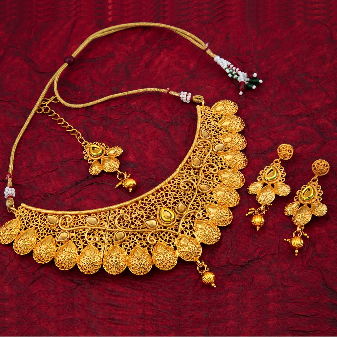 Traditional Gold Plated Kundan Choker Necklace Set