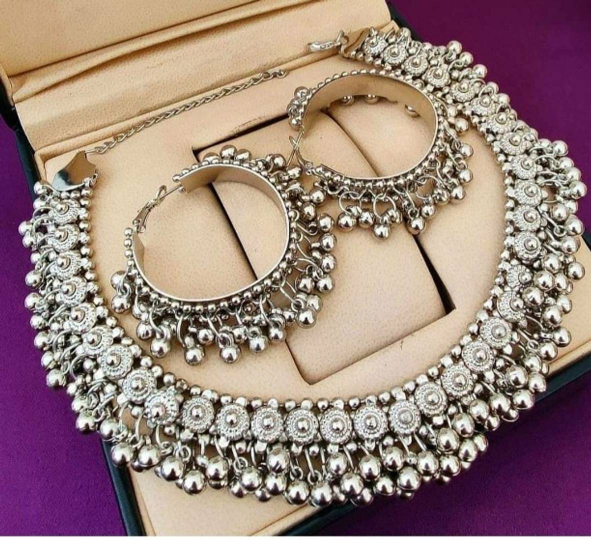 Attractive Silver Choker Necklace Set
