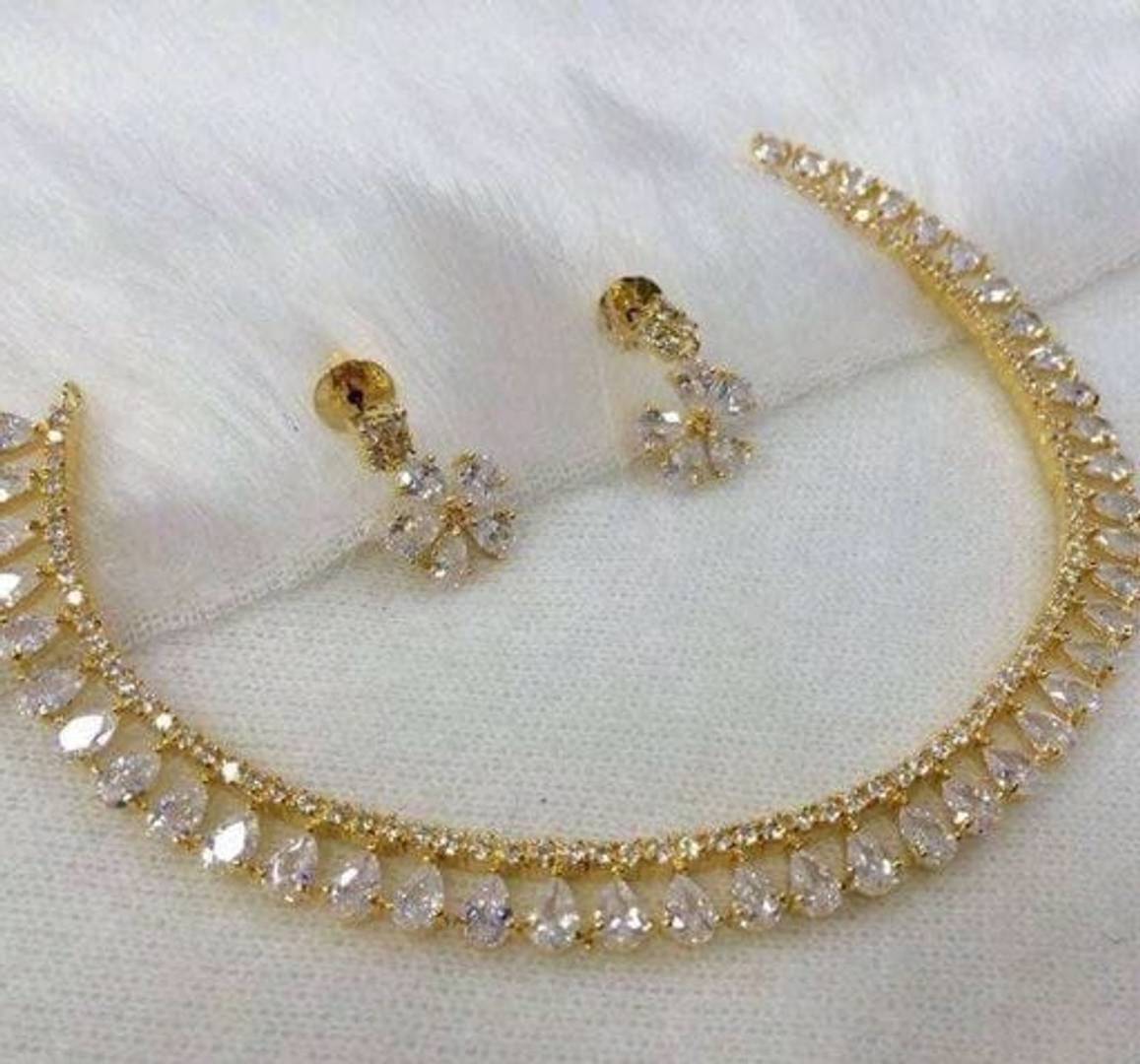 Voguish Necklace Jewellery Set