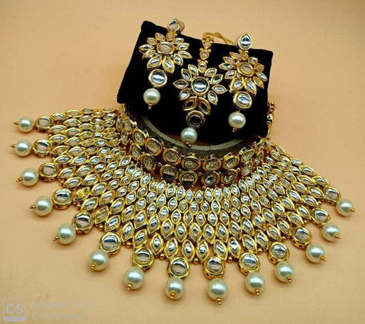 Charming Kundan Choker Necklace Set