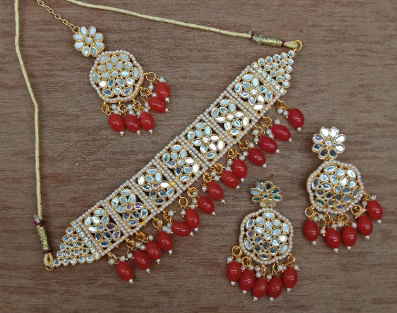 Facinating Mirror Kundan Choker Jewellery Set