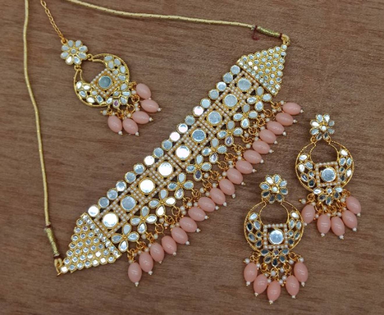 Facinating Mirror Kundan Choker Jewellery Set