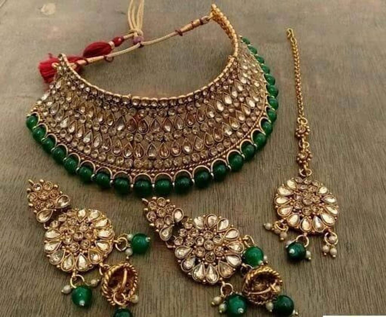 Fancy Alloy Golden Kundan Choker Jewellery Set