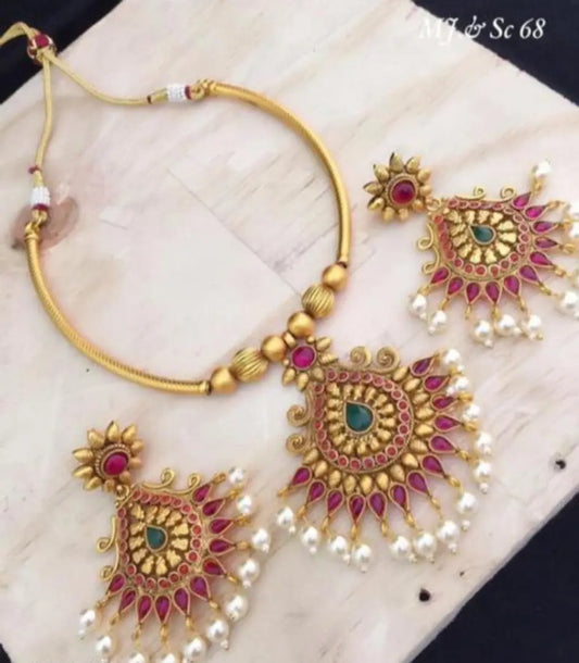 Exclusive Pearls Jewellery Set