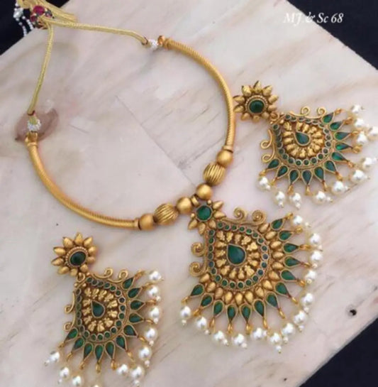 Exclusive Pearls Jewellery Set